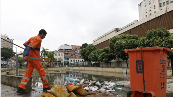 Mais de 90% dos brasileiros contam com serviço de coleta de lixo 